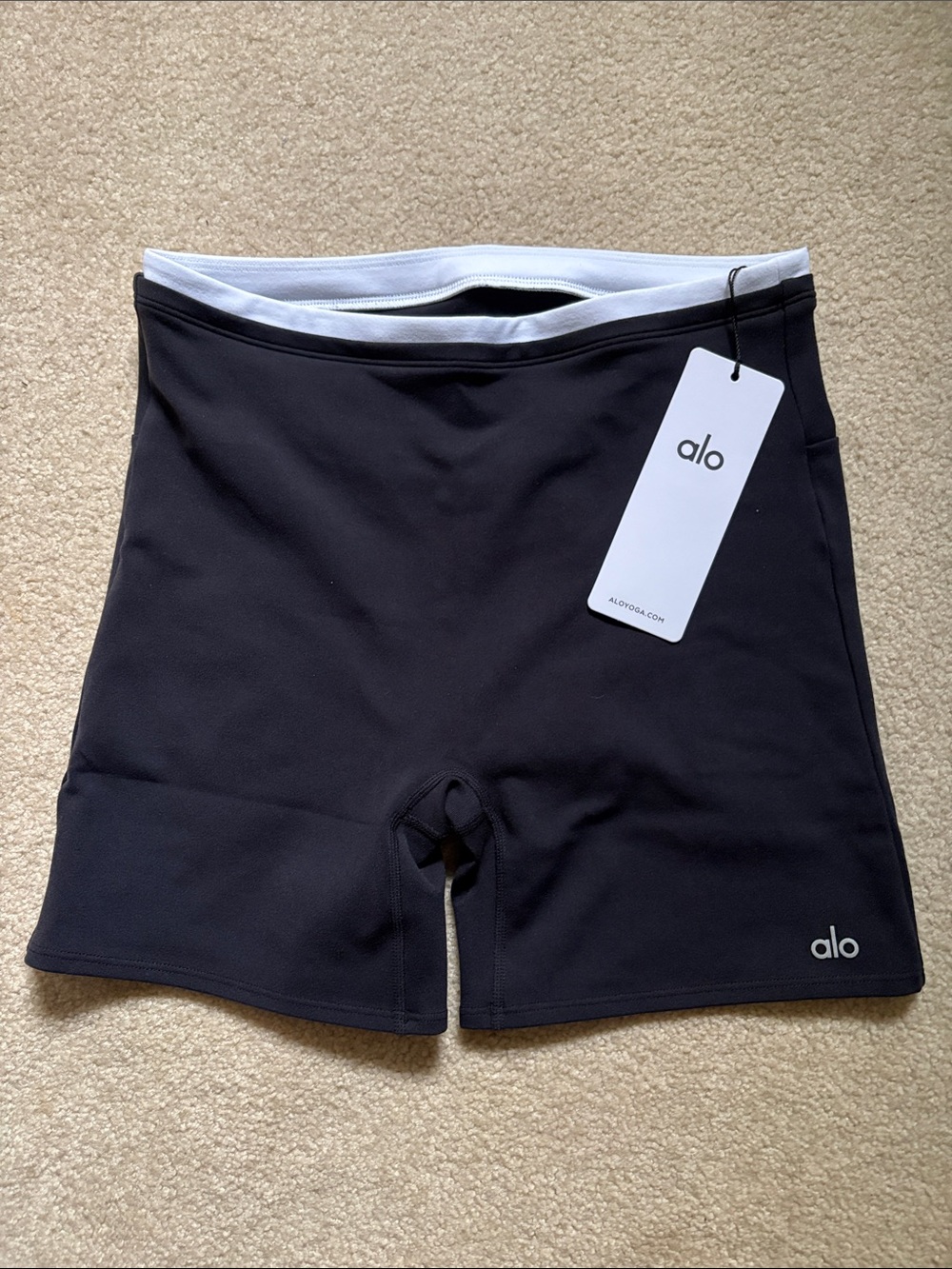 ALO Yoga 5” airbrush, double up short